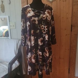 Plus size 1xl velvet floral dress with pockets